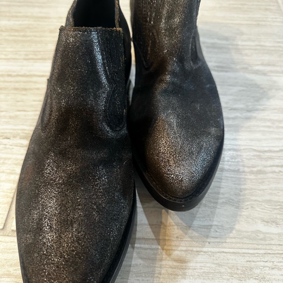 NWOT women’s Frye bootie metallic, distressed cowboy boots     size 9 5 - Picture 3 of 13